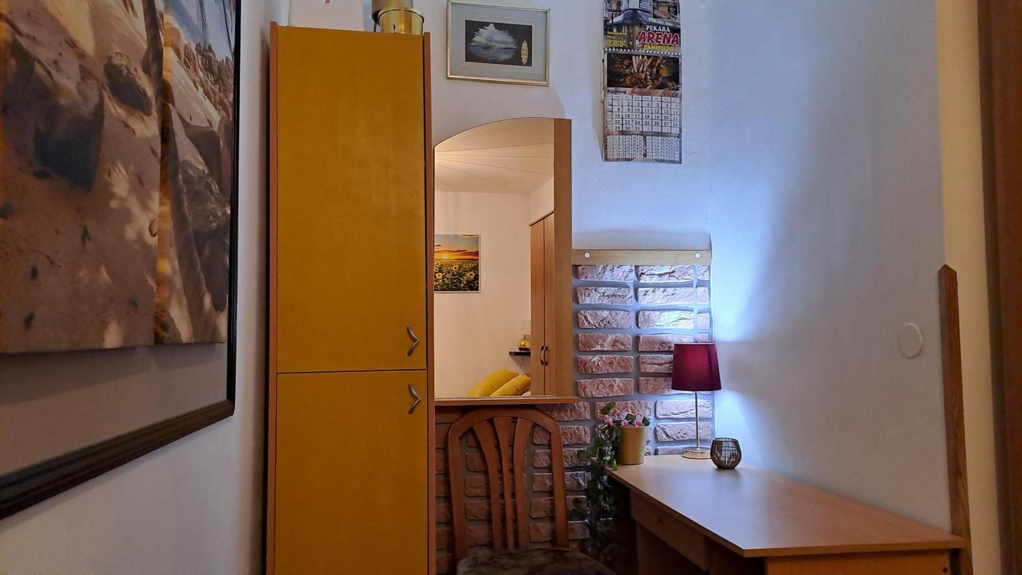 Red Gold Apartment Pula Luaran gambar