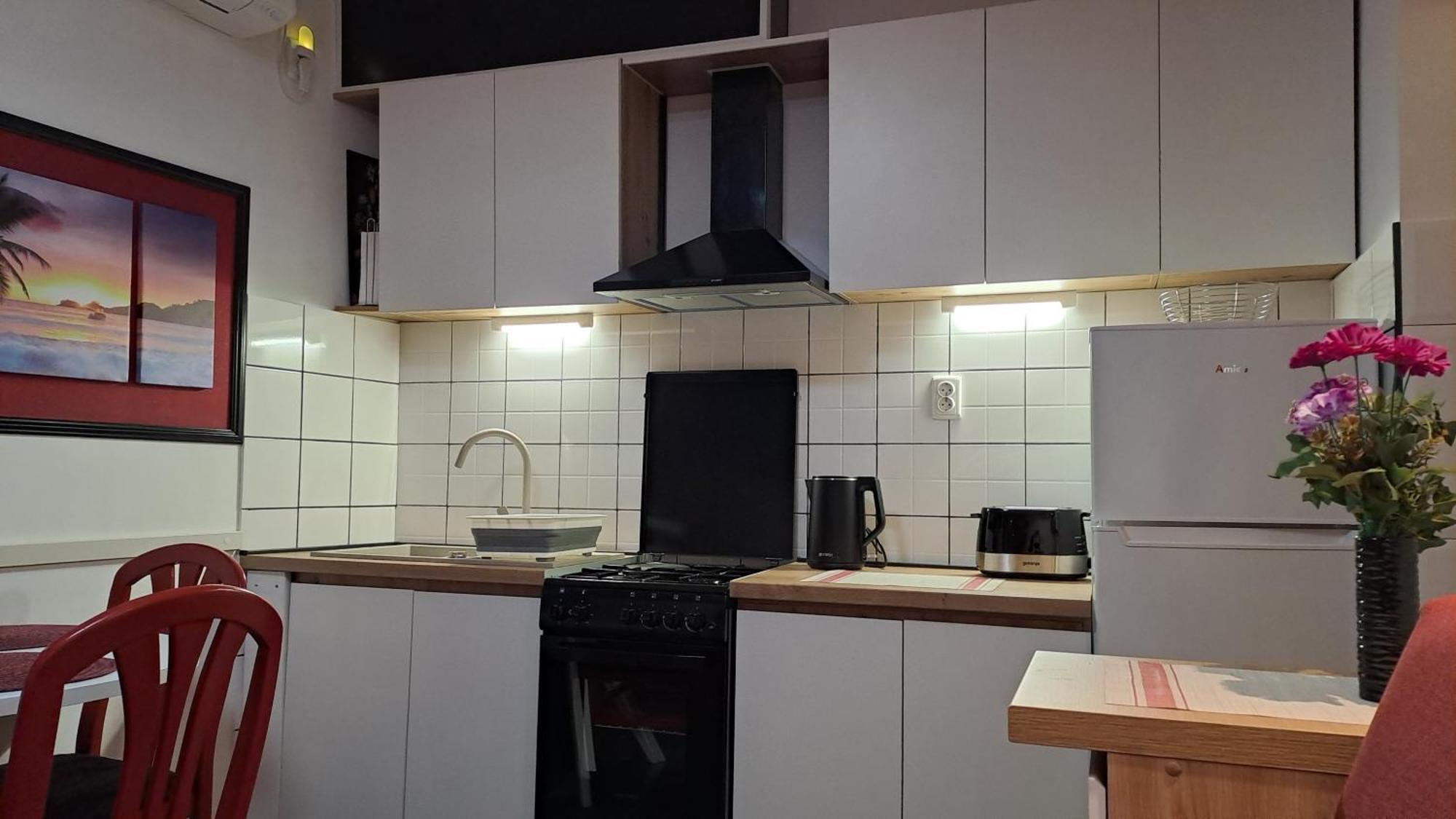 Red Gold Apartment Pula Luaran gambar