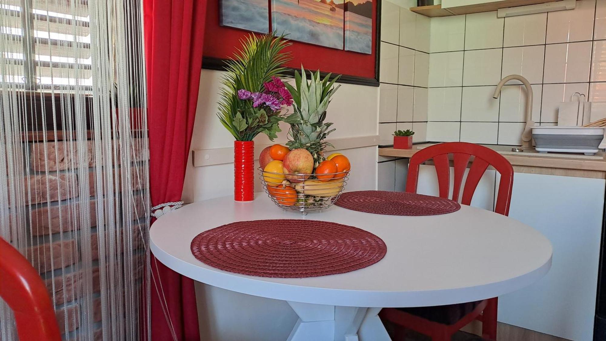 Red Gold Apartment Pula Luaran gambar