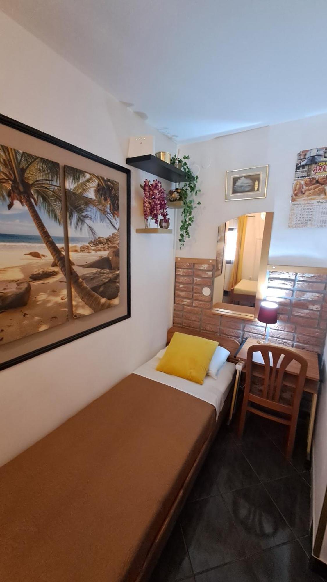 Red Gold Apartment Pula Luaran gambar